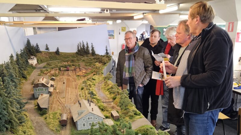WijApeldoorn op bezoek bij modelspoorders