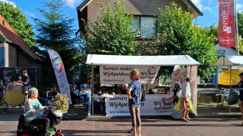 Zomermarkt in Beekbergen – Politiek met een knipoog en een klederdrachtje